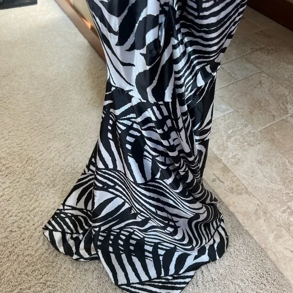 Cache Black 🖤 White Animal zebra 🦓 Botanical Rhinestone Brooch Mermaid Dress - Picture 6 of 15